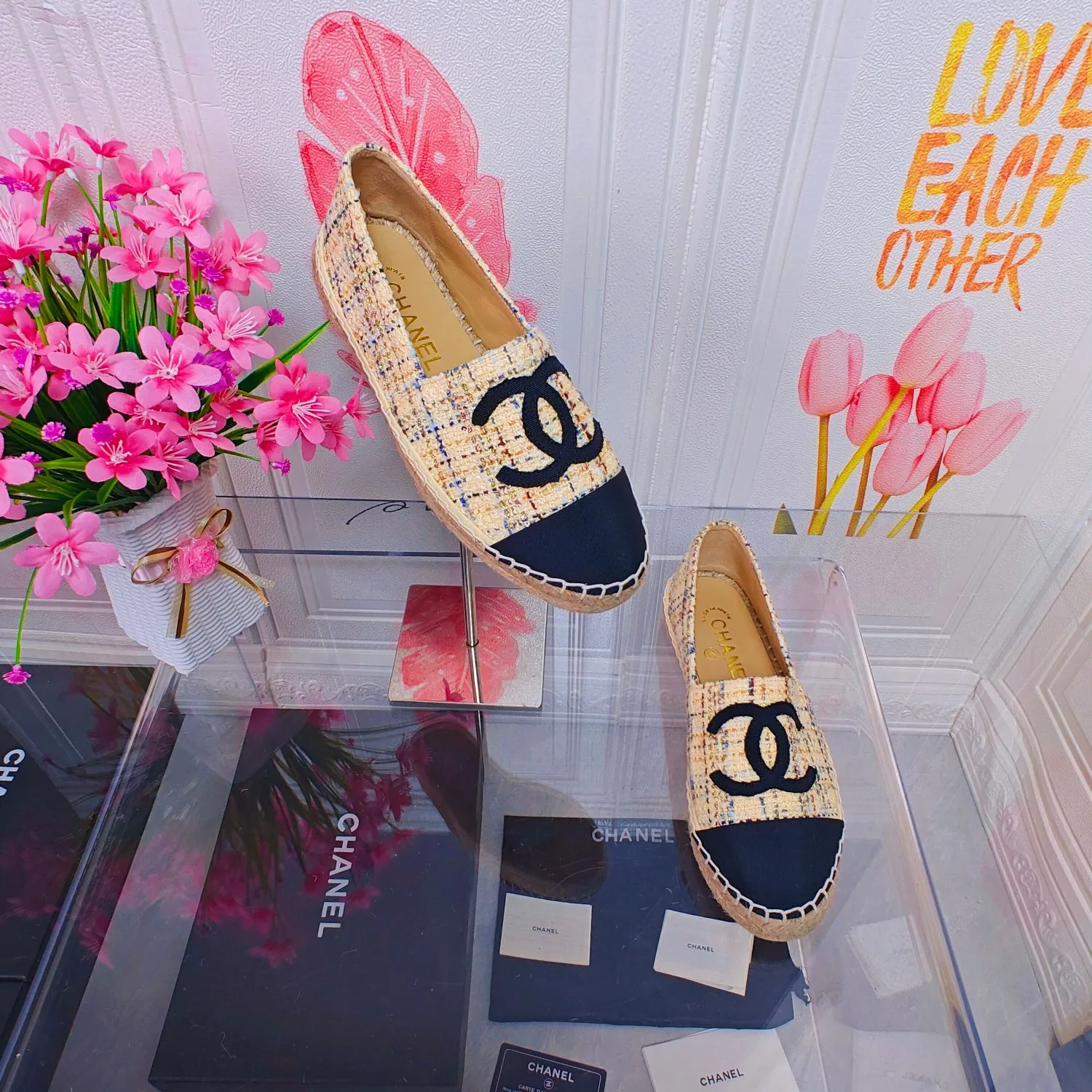 👟👟Ex-factory price 400👟👟 CHANEL 2024 early spring new fisherman shoes, top version 👏👏The inner pads are all made of original imported goatskin! Number of codes: 35 - 40 (codes 34, 41, and 42 can be customized without return or exchange) Standard codes come with a full set of packaging